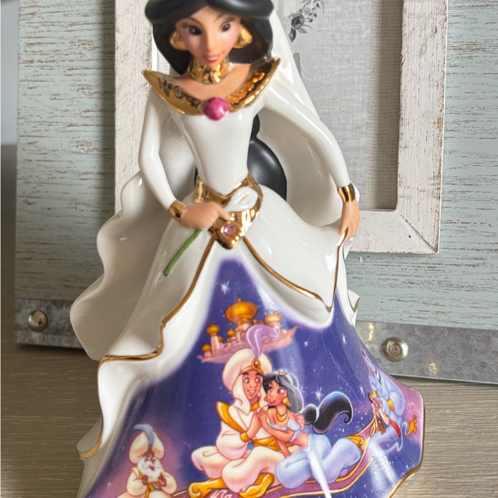 Disney Princess Jasmine Figurine - White and Purple